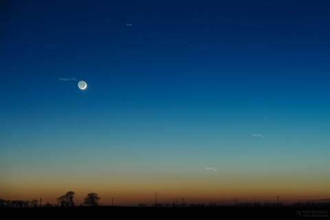 Planety i Księżyc na wieczornym niebie