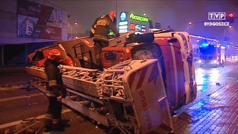 Wypadek w centrum Bydgoszczy zniszczony wóz strażacki