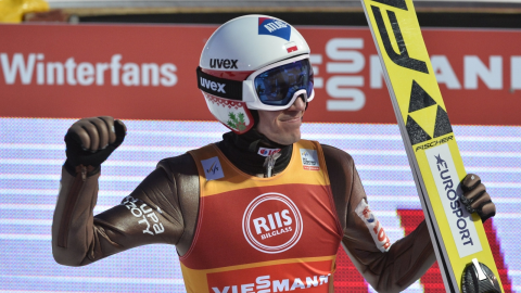 PŚ w skokach - zwycięstwo i rekord Kamila Stocha w Trondheim