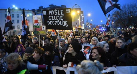 Demonstracja Czarny piątek w Warszawie