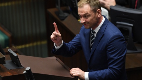 Sejm przyjął projekt ustawy obniżający wynagrodzenia parlamentarzystów