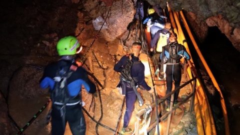 Tajlandia Marynarka wojenna: z jaskini wyprowadzono 12 chłopców i trenera