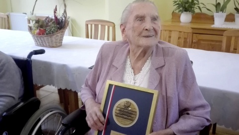 107 lat - to jest wiek Medal dla pani Elżbiety