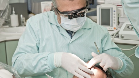 Fałszywy dentysta przyjmował w Toruniu