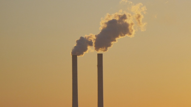 Żółty dym nad Anwilem Zakład wznawia produkcję kwasu azotowego