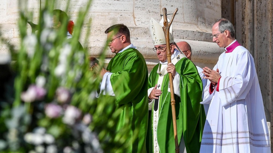 Papież Franciszek w trakcie otwarcia synodu biskupów na temat młodzieży. Fot. PAP/EPA/ALESSANDRO DI MEO