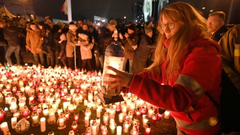 Największe serce świata w hołdzie dla Pawła Adamowicza zapłonęły znicze