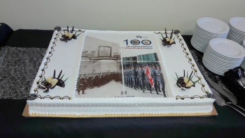 Awanse, odznaczenia i... tort. 100-lecie Służby Więziennej