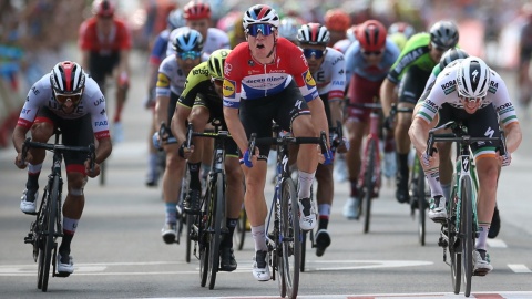 Vuelta a Espana 2019 - Jakobsen wygrał w El Puig, Sajnok siódmy