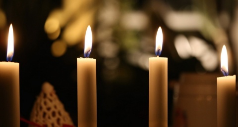 Msza o świcie, roratnia świeca i lampiony. Kościół już czeka na Boże Narodzenie