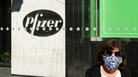 Komisja Europejska zatwierdziła umowę na szczepionki od Pfizer-BioNTech