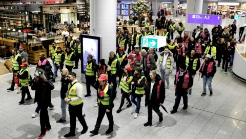 Trwa strajk na niemieckich lotniskach. Dotknie blisko 200 tysięcy pasażerów [wideo]
