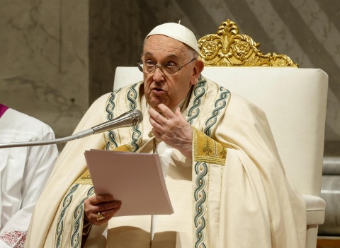 Papież: Pascha to płomień nadziei dla narodów połamanych złem i niesprawiedliwością